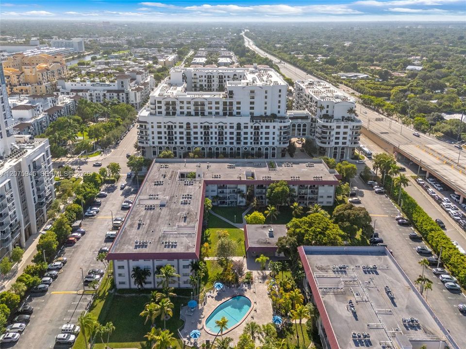 На продажу: $325,000 (2 спален, 2 ванн, 1102 Квадратных фут)