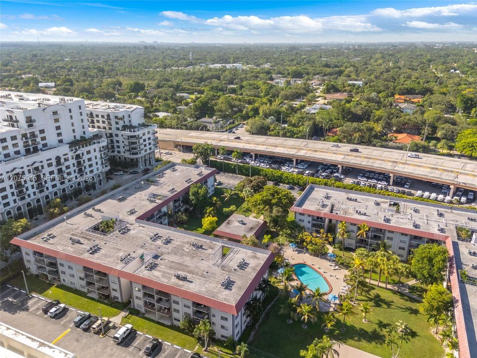 На продажу: $325,000 (2 спален, 2 ванн, 1102 Квадратных фут)