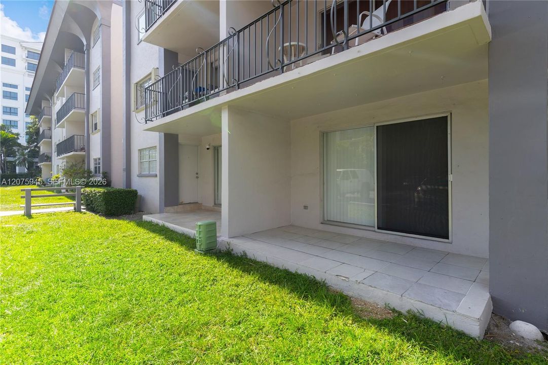 На продажу: $325,000 (2 спален, 2 ванн, 1102 Квадратных фут)
