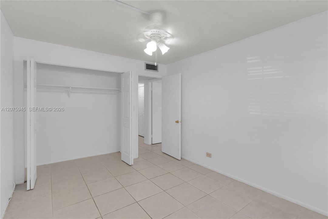 На продажу: $325,000 (2 спален, 2 ванн, 1102 Квадратных фут)