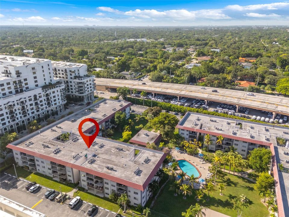 На продажу: $325,000 (2 спален, 2 ванн, 1102 Квадратных фут)
