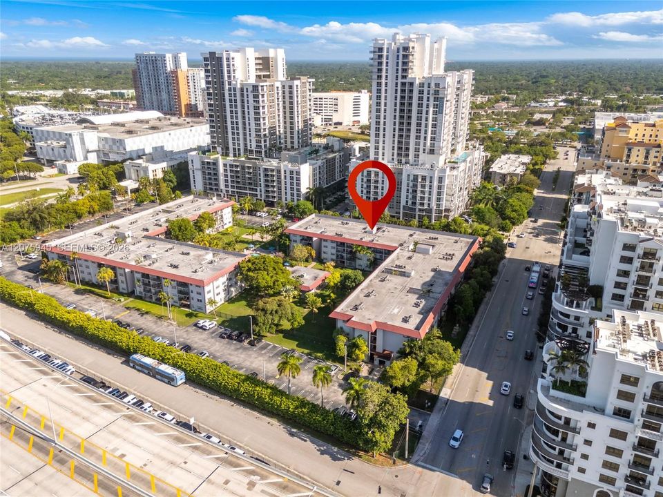 На продажу: $325,000 (2 спален, 2 ванн, 1102 Квадратных фут)