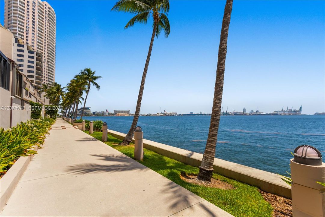For Sale: $559,000 (2 beds, 2 baths, 1229 Square Feet)