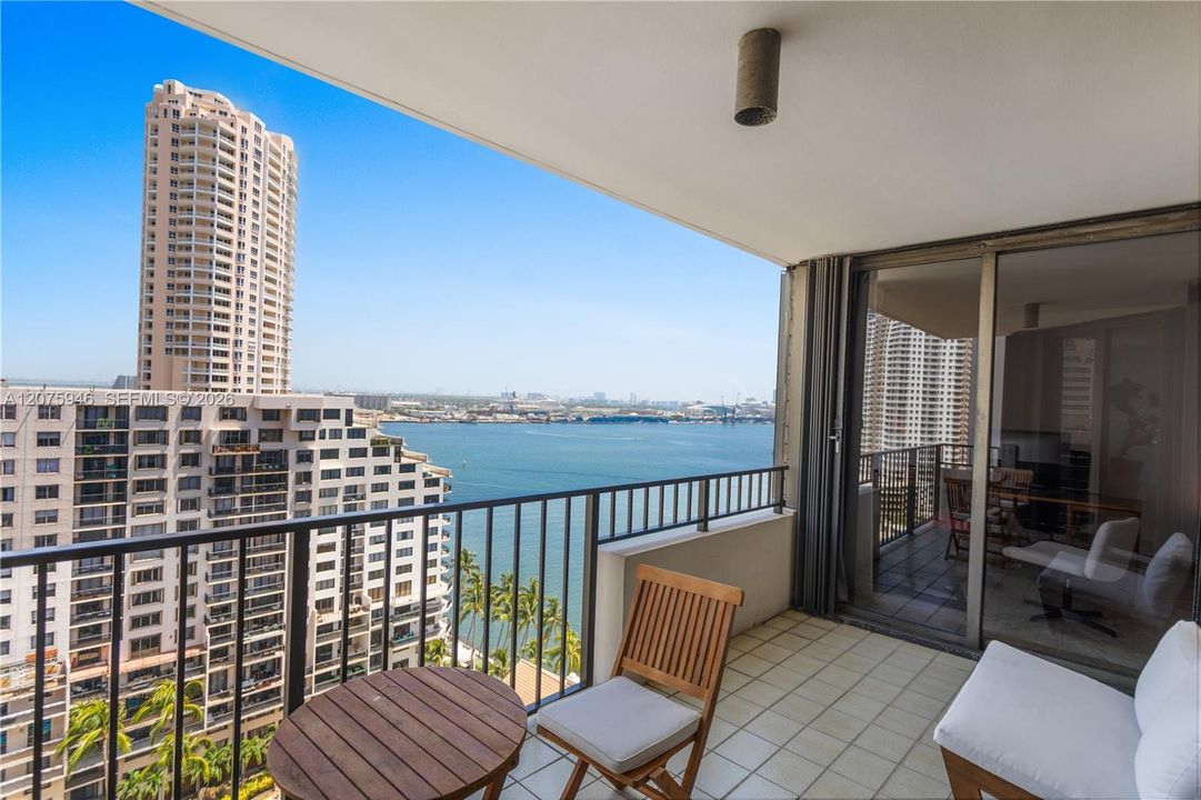 For Sale: $559,000 (2 beds, 2 baths, 1229 Square Feet)