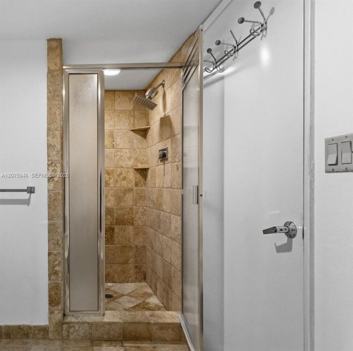 For Sale: $559,000 (2 beds, 2 baths, 1229 Square Feet)