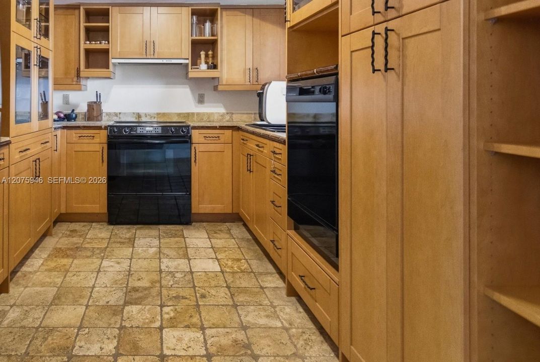 For Sale: $559,000 (2 beds, 2 baths, 1229 Square Feet)