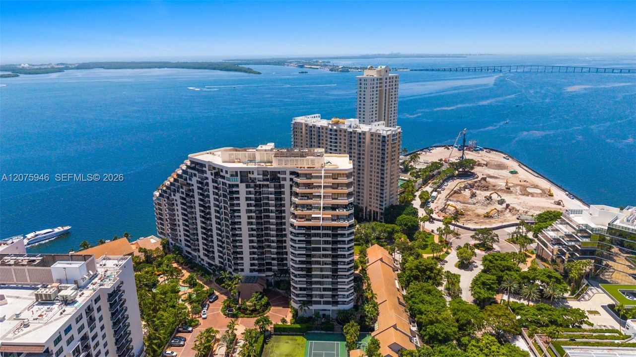 For Sale: $559,000 (2 beds, 2 baths, 1229 Square Feet)
