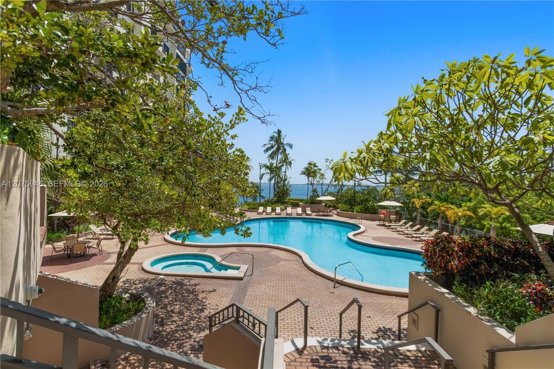 For Sale: $559,000 (2 beds, 2 baths, 1229 Square Feet)