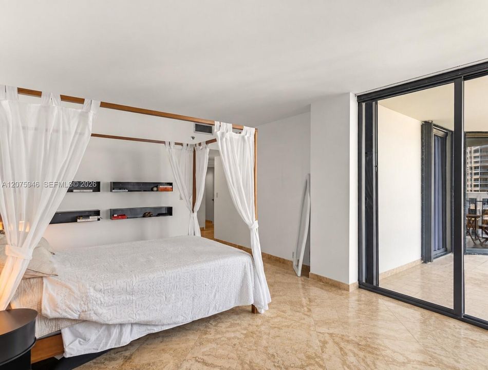For Sale: $559,000 (2 beds, 2 baths, 1229 Square Feet)