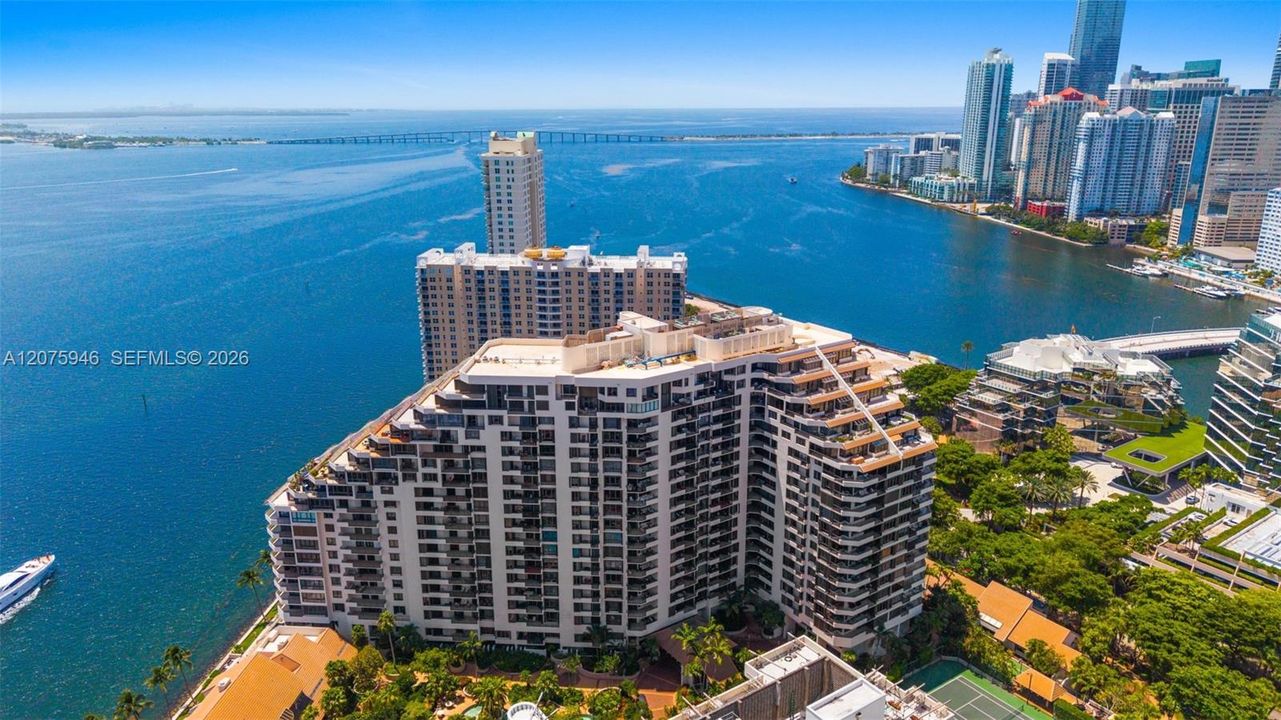 For Sale: $559,000 (2 beds, 2 baths, 1229 Square Feet)