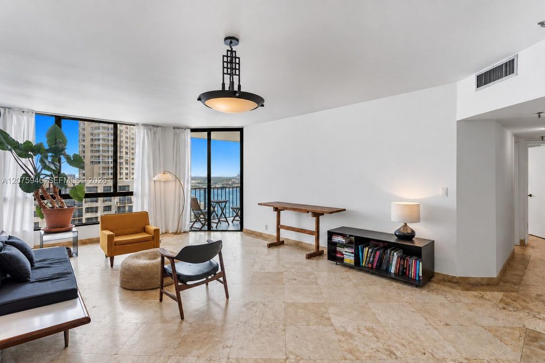 For Sale: $559,000 (2 beds, 2 baths, 1229 Square Feet)