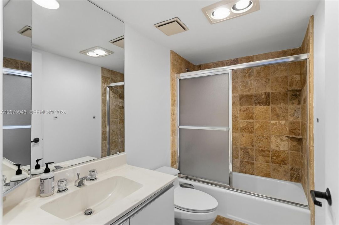 For Sale: $559,000 (2 beds, 2 baths, 1229 Square Feet)