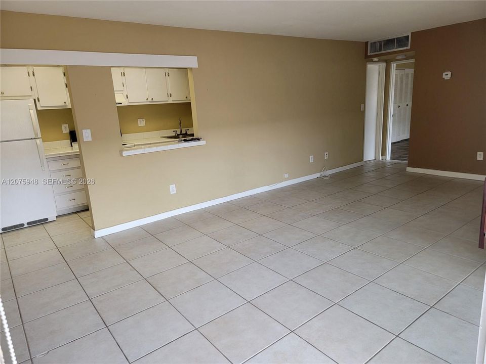 For Rent: $1,900 (1 beds, 1 baths, 780 Square Feet)