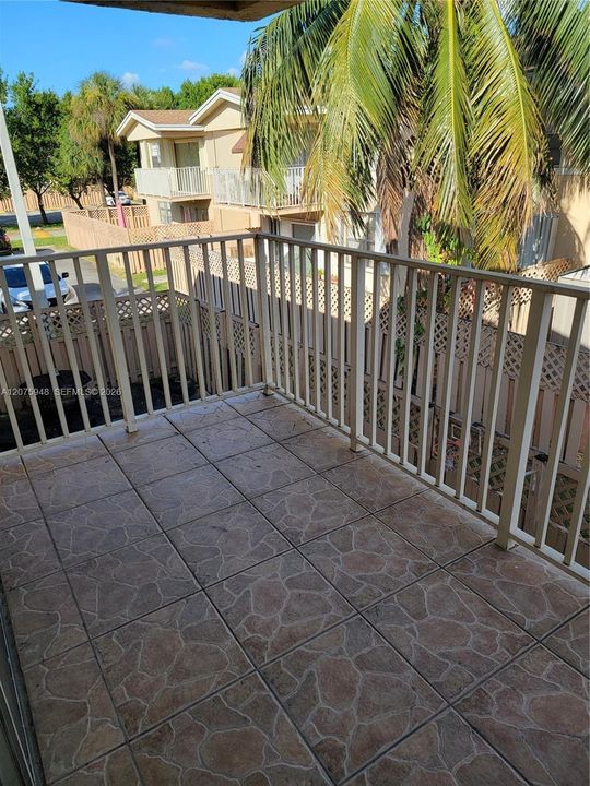 For Rent: $1,900 (1 beds, 1 baths, 780 Square Feet)