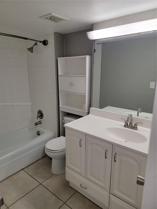 For Rent: $1,900 (1 beds, 1 baths, 780 Square Feet)