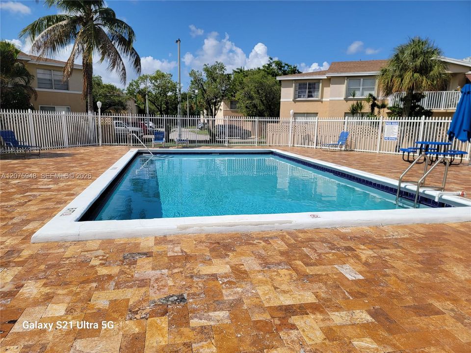 For Rent: $1,900 (1 beds, 1 baths, 780 Square Feet)