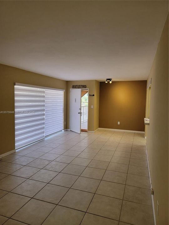 For Rent: $1,900 (1 beds, 1 baths, 780 Square Feet)