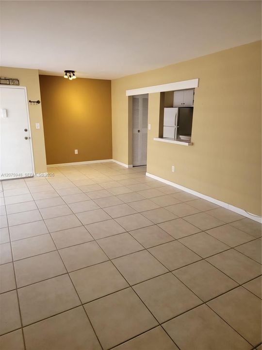 For Rent: $1,900 (1 beds, 1 baths, 780 Square Feet)
