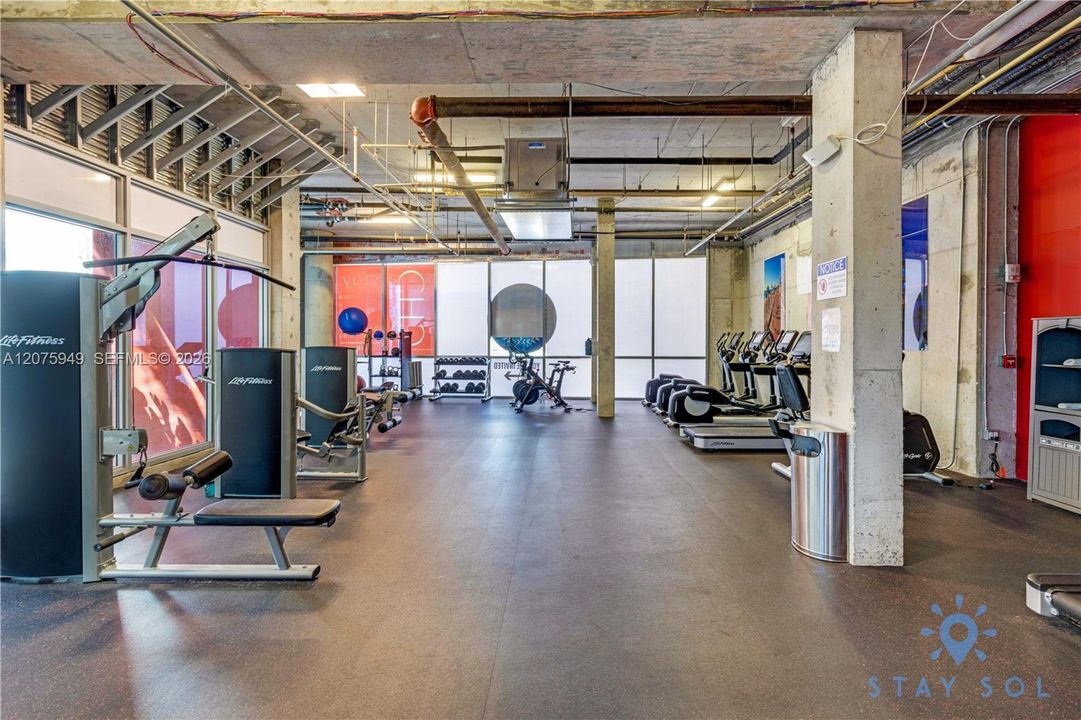 For Sale: $369,000 (1 beds, 1 baths, 695 Square Feet)
