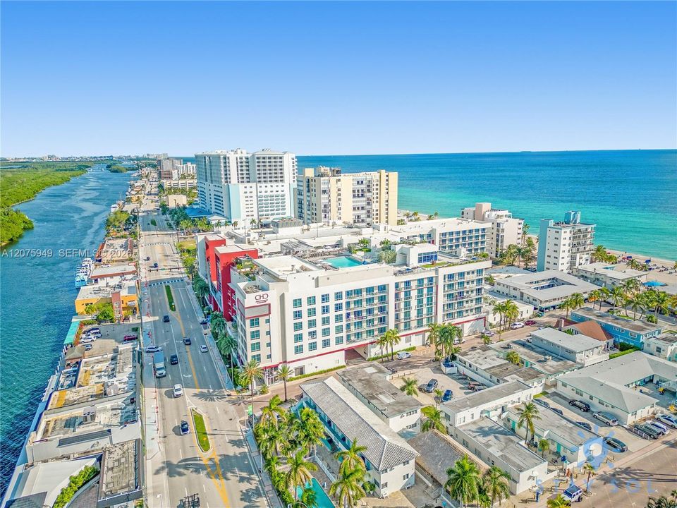 For Sale: $369,000 (1 beds, 1 baths, 695 Square Feet)