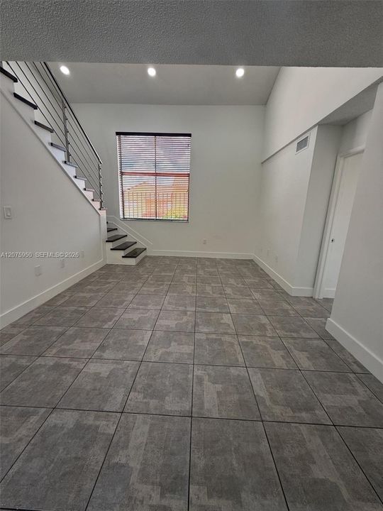 For Rent: $2,600 (3 beds, 2 baths, 972 Square Feet)