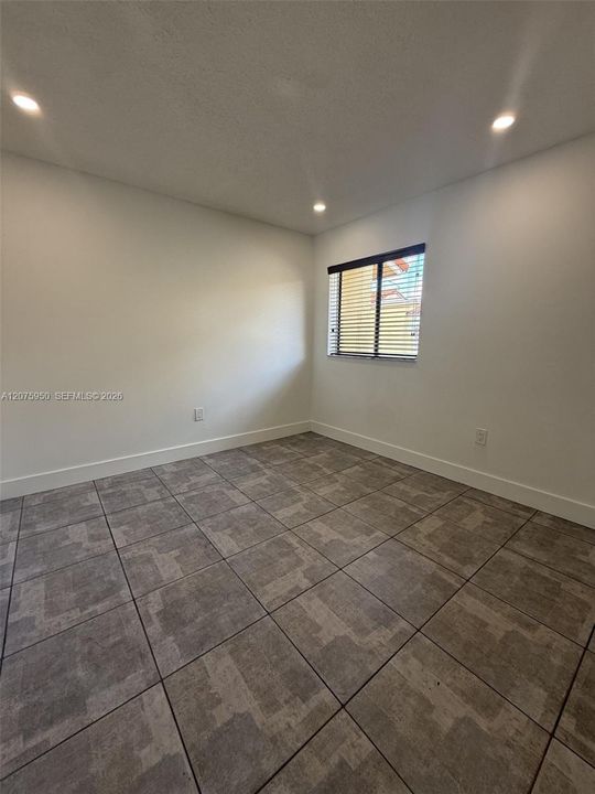 For Rent: $2,600 (3 beds, 2 baths, 972 Square Feet)