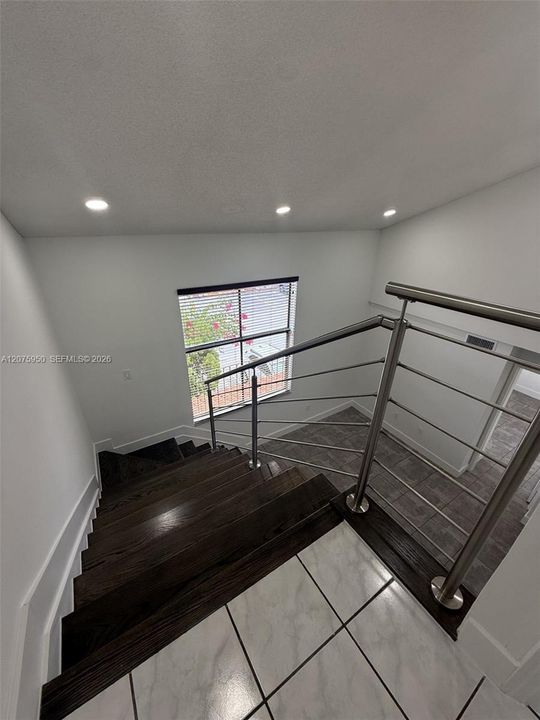 For Rent: $2,600 (3 beds, 2 baths, 972 Square Feet)
