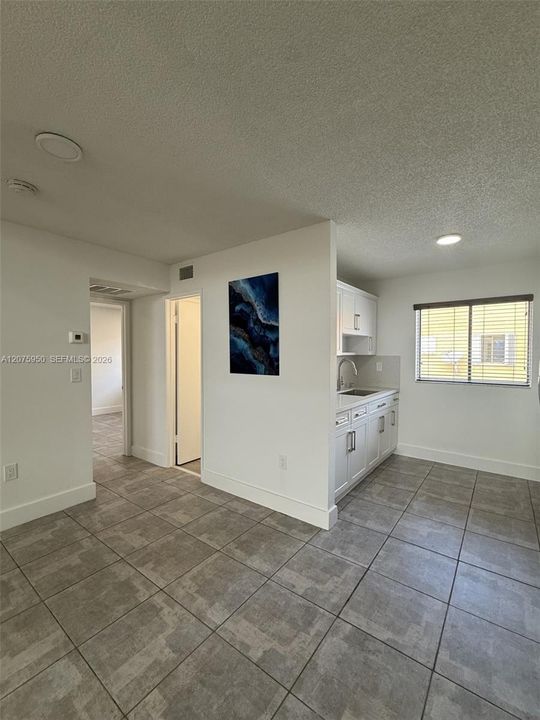 For Rent: $2,600 (3 beds, 2 baths, 972 Square Feet)