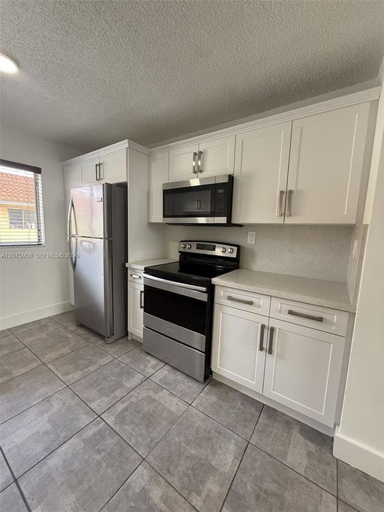For Rent: $2,600 (3 beds, 2 baths, 972 Square Feet)