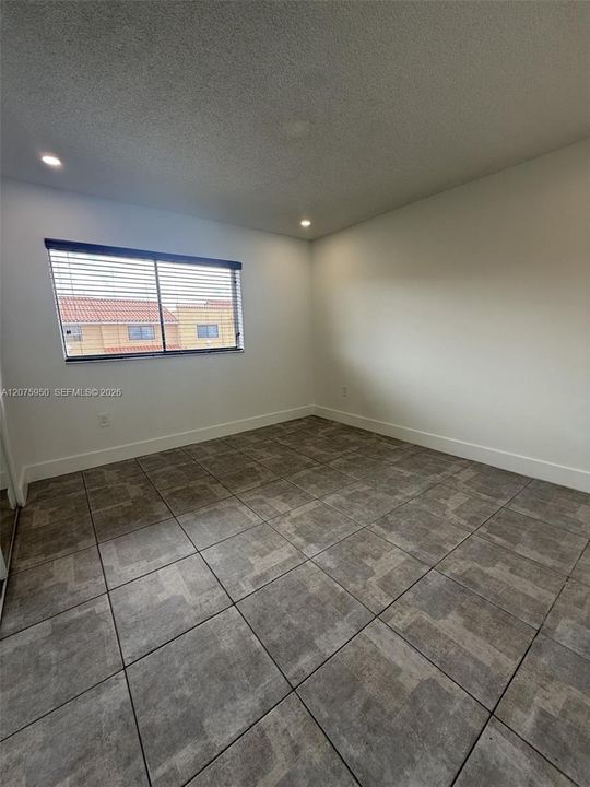For Rent: $2,600 (3 beds, 2 baths, 972 Square Feet)