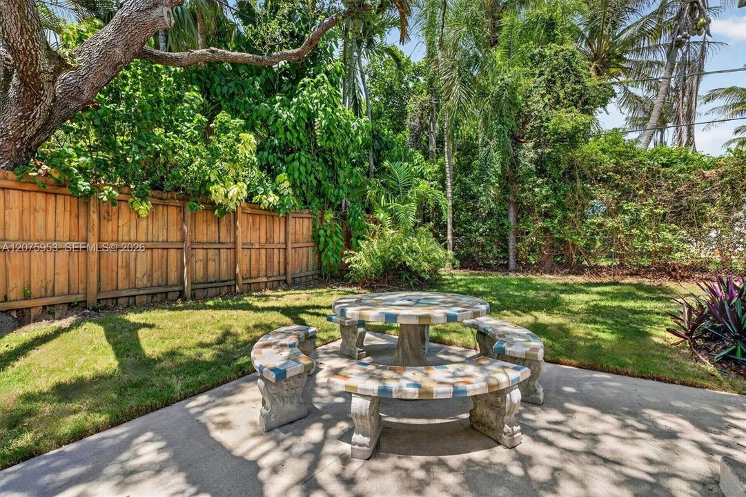 For Rent: $5,150 (3 beds, 2 baths, 1863 Square Feet)