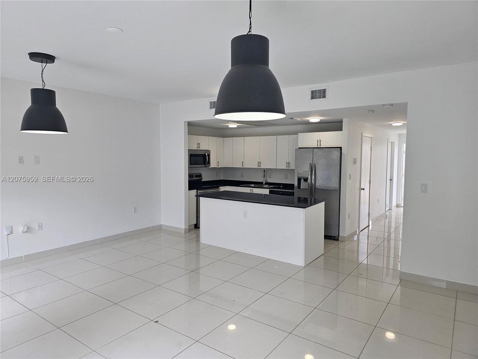 В аренду: $2,850 (4 спален, 3 ванн, 1660 Квадратных фут)