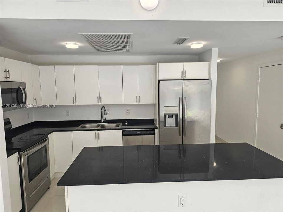 В аренду: $2,850 (4 спален, 3 ванн, 1660 Квадратных фут)