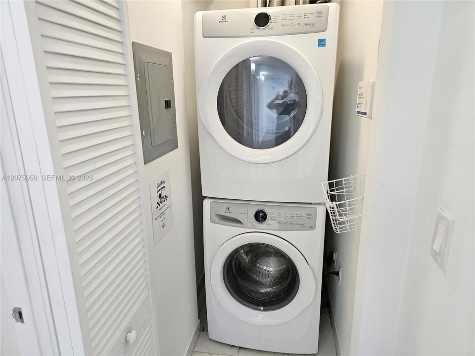 В аренду: $2,850 (4 спален, 3 ванн, 1660 Квадратных фут)