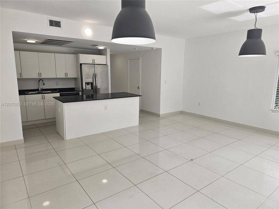В аренду: $2,850 (4 спален, 3 ванн, 1660 Квадратных фут)