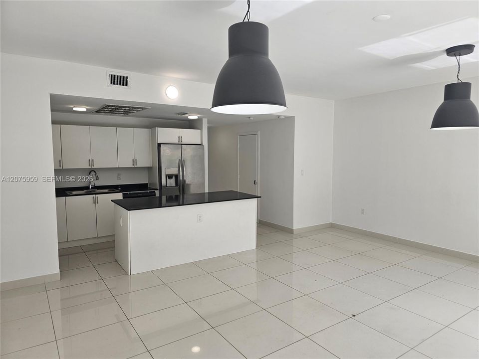 В аренду: $2,850 (4 спален, 3 ванн, 1660 Квадратных фут)