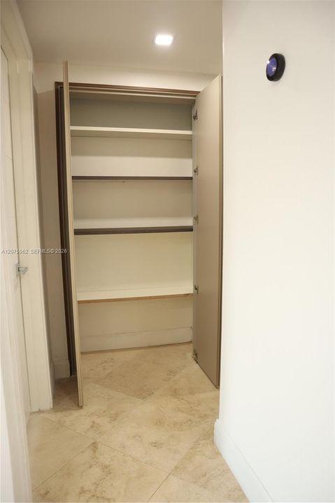 出租: $3,200 (2 贝兹, 1 浴室, 941 平方英尺)