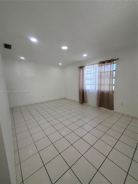 For Rent: $2,600 (2 beds, 1 baths, 2080 Square Feet)