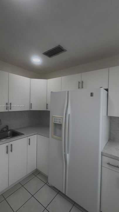 For Rent: $2,600 (2 beds, 1 baths, 2080 Square Feet)