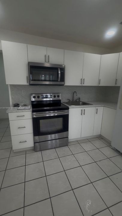 For Rent: $2,600 (2 beds, 1 baths, 2080 Square Feet)