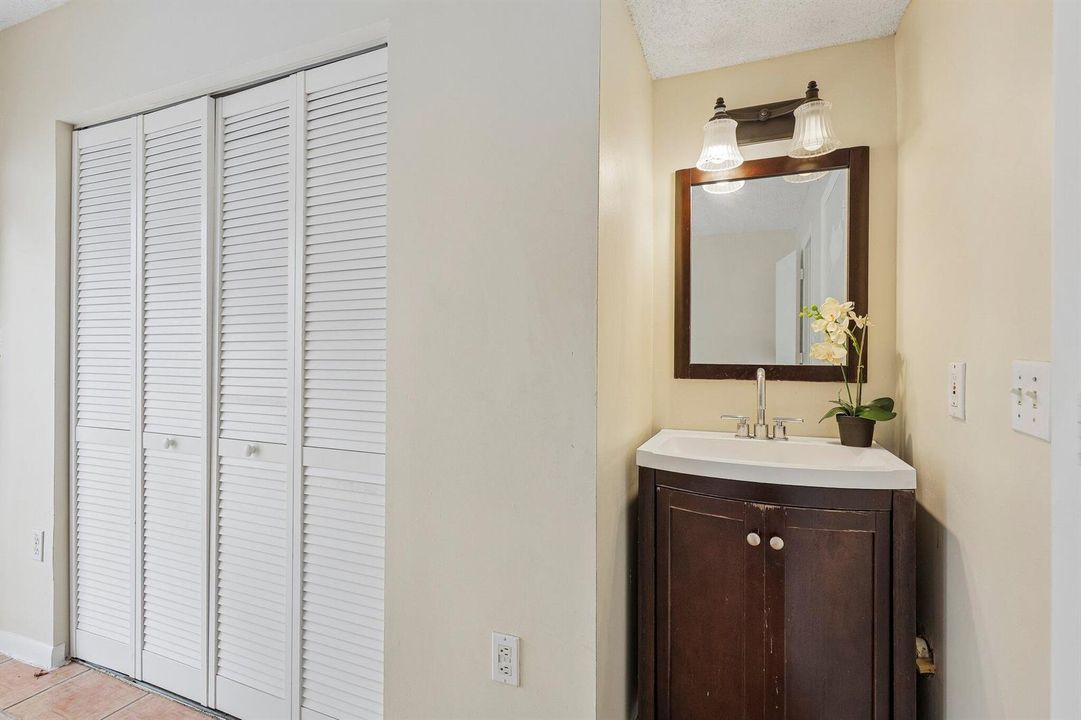 23-web-or-mls-Riviera Cir-S2108-021