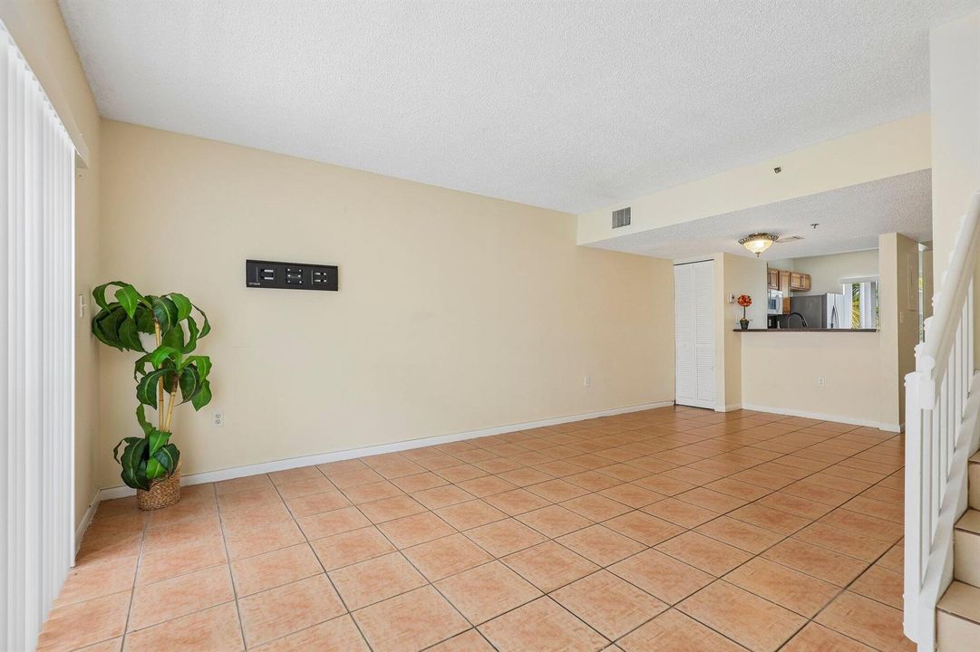 10-web-or-mls-Riviera Cir-S2108-008
