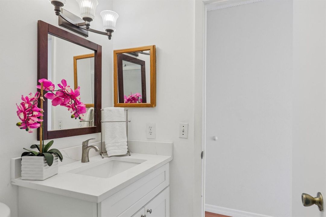30-web-or-mls-Riviera Cir-S2108-028