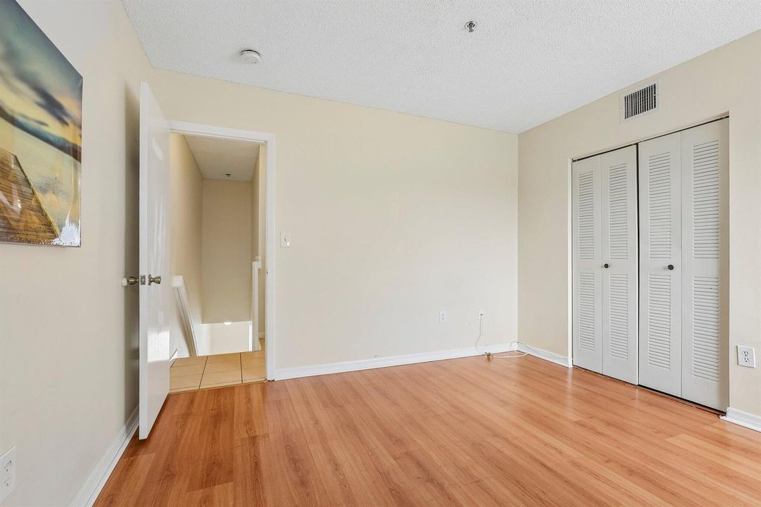 26-web-or-mls-Riviera Cir-S2108-024