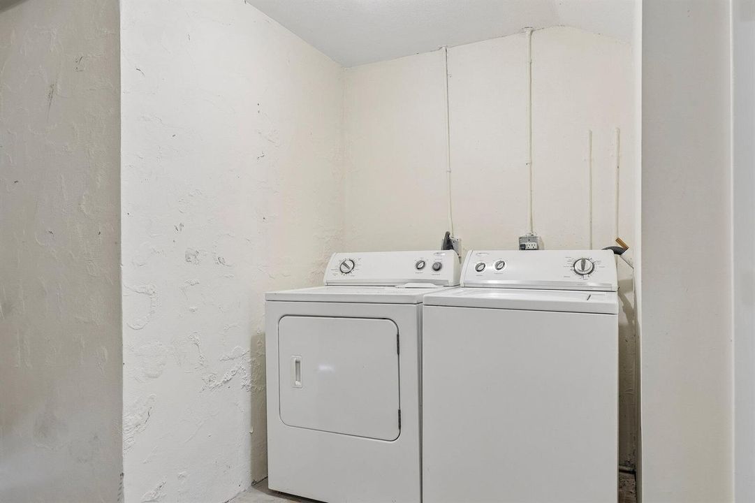 24-web-or-mls-Riviera Cir-S2108-022