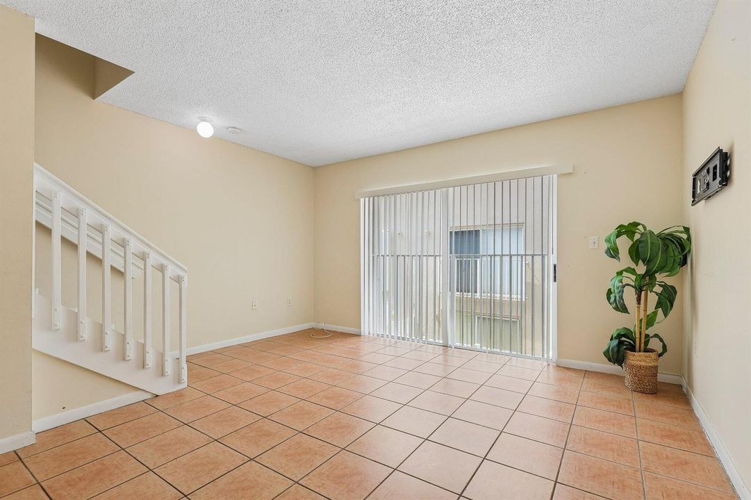 9-web-or-mls-Riviera Cir-S2108-007