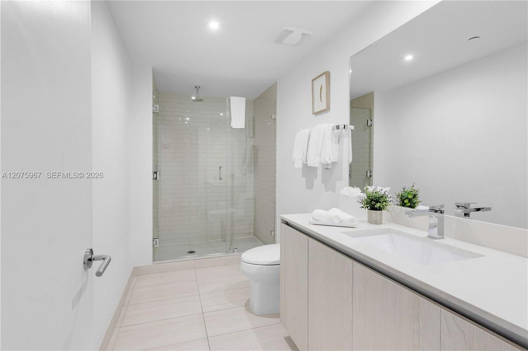 For Sale: $950,000 (3 beds, 2 baths, 1361 Square Feet)