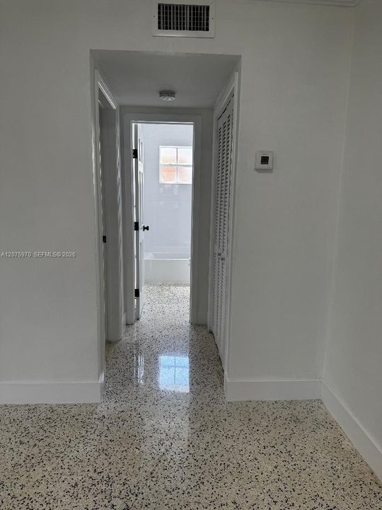 For Rent: $1,975 (1 beds, 1 baths, 4814 Square Feet)