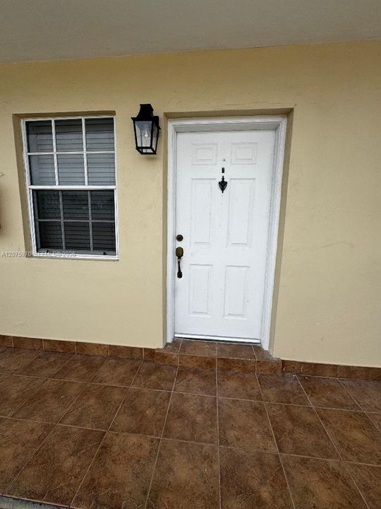For Rent: $1,975 (1 beds, 1 baths, 4814 Square Feet)
