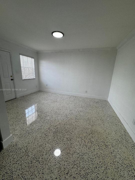 For Rent: $1,975 (1 beds, 1 baths, 4814 Square Feet)